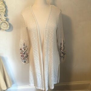 Eyeshadow open front cream cardigan w/lantern sleeves & embroidered floral sizeS